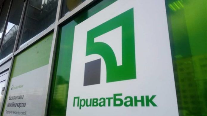 Приватбанк по ночам снимает деньги с карт пенсионеров