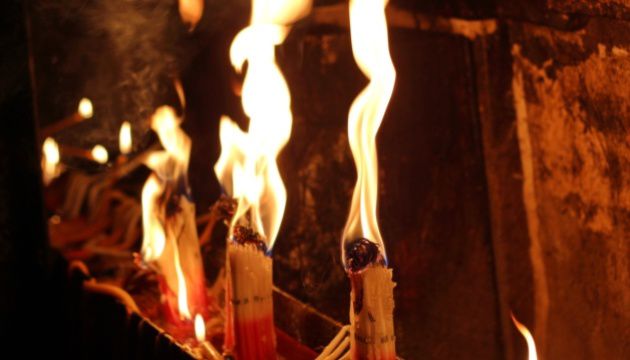 В Херсон прибыл Благодатный огонь