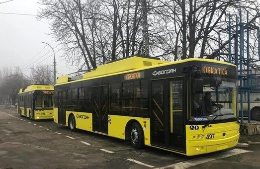 В Херсоне кондуктор троллейбуса высадил школьников – хамили и угрожали, ехали без документов