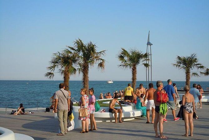 Уже можно купаться: Черное и Азовскоре моря прогрелись до 18-21 градуса