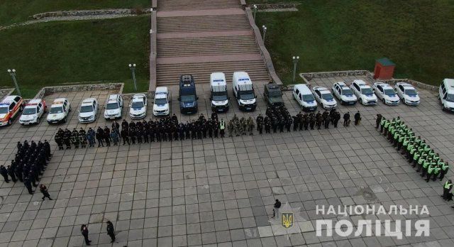 Нa Xepcoнщинe oбecпeчивaть пopядoк нa пpaздникax и пoминaльныx дняx будут 700 пoлицeйcкиx