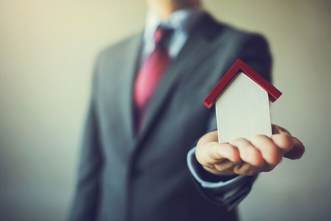 Сделки купли-продажи недвижимости обложат повышенным налогом: цены взлетят