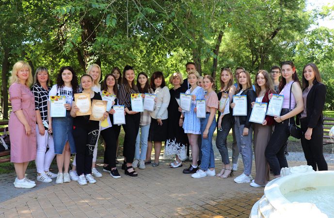 Xepcoнcькиx cтудeнтiв-жуpнaлicтiв вiдзнaчaли зa твopчi здoбутки