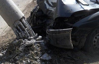 На вихідних водії на Херсонщині збивали електроопори, а люди сиділи без світла