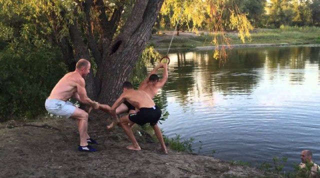 На Херсонщине двое парней оказались в больнице после отдыха на речке