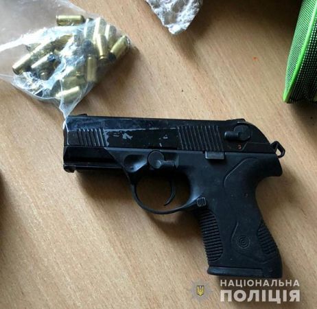 Полицейские изъяли пистолет с патронами у жителя Херсона