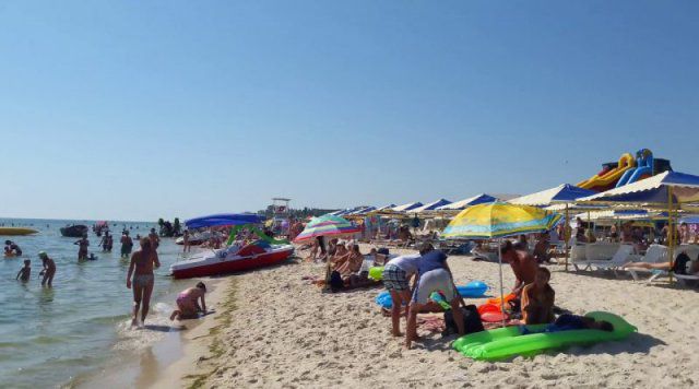 На пляже в Лазурном ограбили несовершеннолетнего