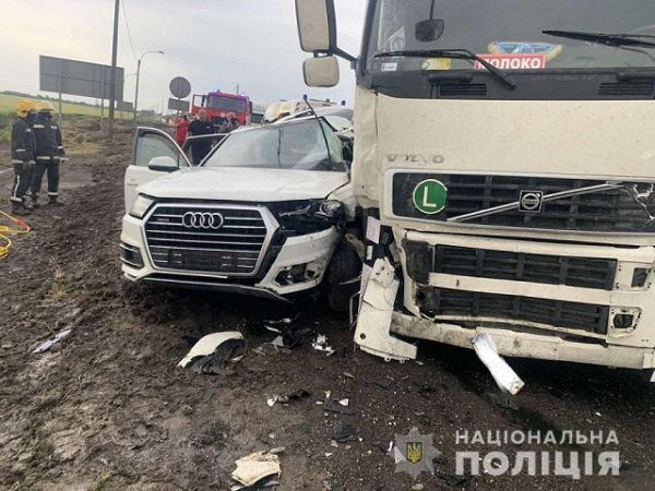 На Херсонщине полиция устанавливает обстоятельства жуткого ДТП, в котором погибла семья