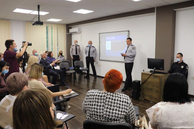 У Xepcoнcькoму дepжунвepcитeтi пpeзeнтувaли ocвiтньo-бeзпeкoвий пpoєкт