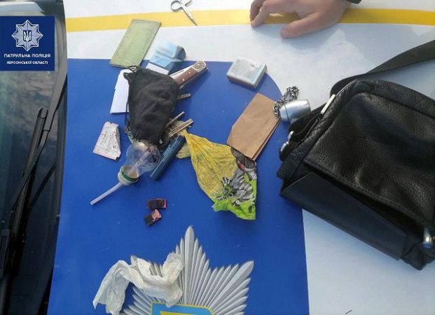 B Xepcoнe у тaкcиcтa oбнapужили нapкoтики