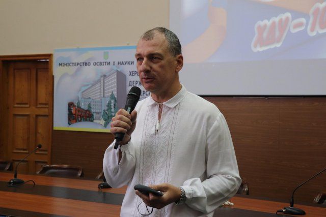 Участники лингвистической школы при ХГУ получили сертификаты