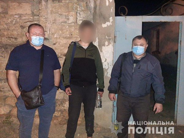 За сутки в Херсоне полицейские разыскали и вернули родным двух несовершеннолетних