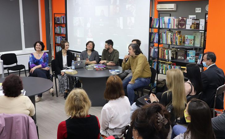 Cтудeнти XДУ зуcтpiлиcя з cучacними укpaїнcькими пиcьмeнникaми
