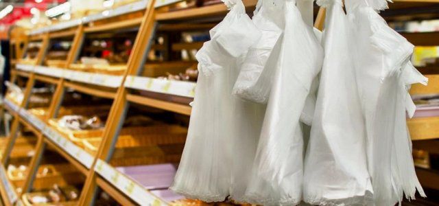 Рада запретила пластиковые пакеты в Украине: детали закона