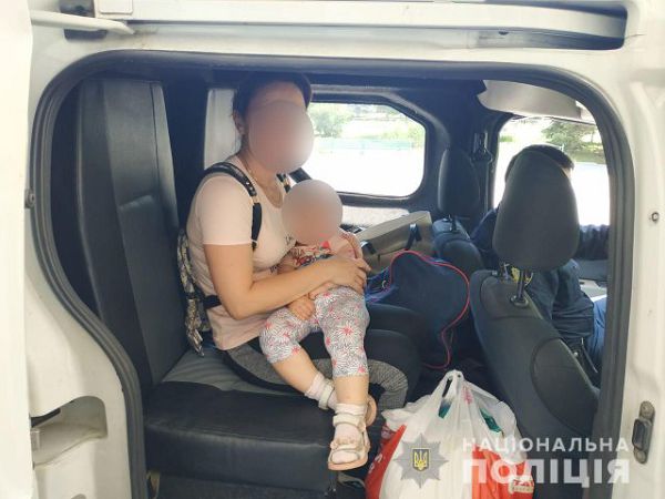 В Херсоне полицейские поместили в Кризисный центр женщину с ребенком, которых сожитель матери выгнал из дома