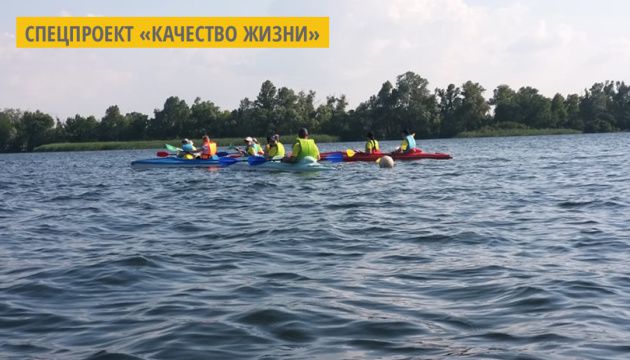 В Херсоне библиотекари и активисты убирали Днепровские плавни