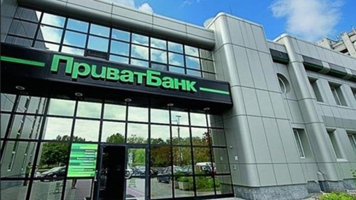 ПриватБанк, Ощадбанк и monobank усложняют правила денежных переводов: клиентам будет непросто