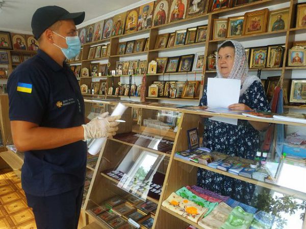 Спасатели проверяют пожарную безопасность храмов перед Троицей