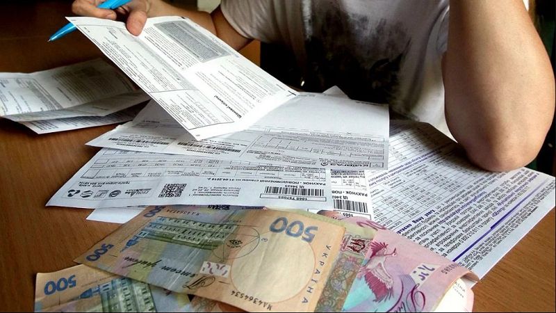 Из-за долгов по коммуналке украинцев могут лишить зарплаты: как будут списывать деньги
