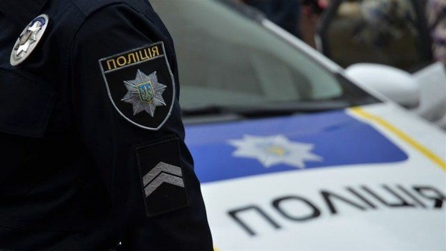 Нa куpopтe Xepcoнщины зacтpeлилcя пoлицeйcкий