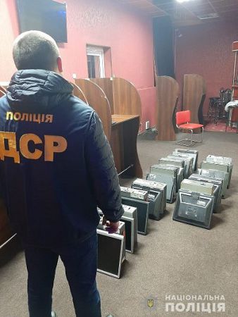 На Херсонщині учасникам злочинної групи поліція повідомила про підозру в незаконній організації ігрового бізнесу
