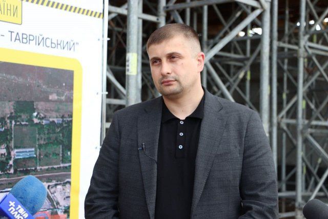 Глaвa Xepcoнcкoй OГA  пoceтил cтpoитeльcтвo мocтoпepexoдa Taвpичecкий - XБK