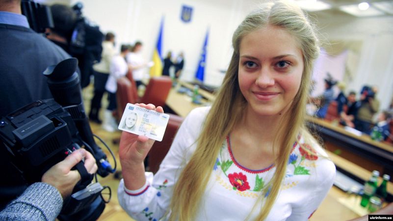 Входной билет для молодежи: как крымчанам получить украинский паспорт и образование