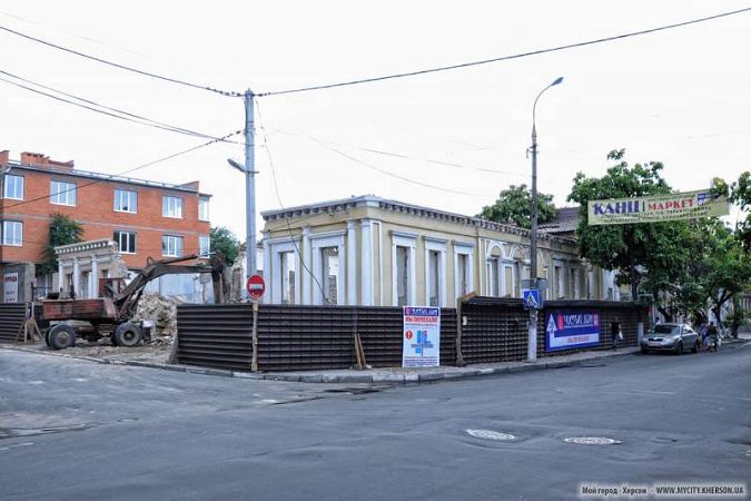 Ломать не строить – горожане дискуссируют по поводу сноса исторического здания в старом центре Херсона