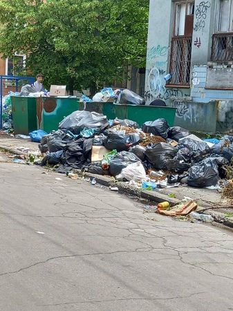 "Мусорная свалка"- так херсонцы называют одну из улиц города