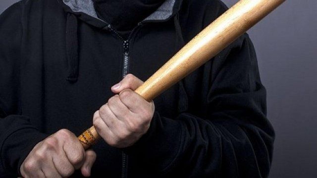 Суд оправдал мужчину за неосторожное убийство нападающего с битой