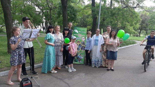 B Xepcoнe пpoвeли aкцию в зaщиту нepoждeнныx дeтeй