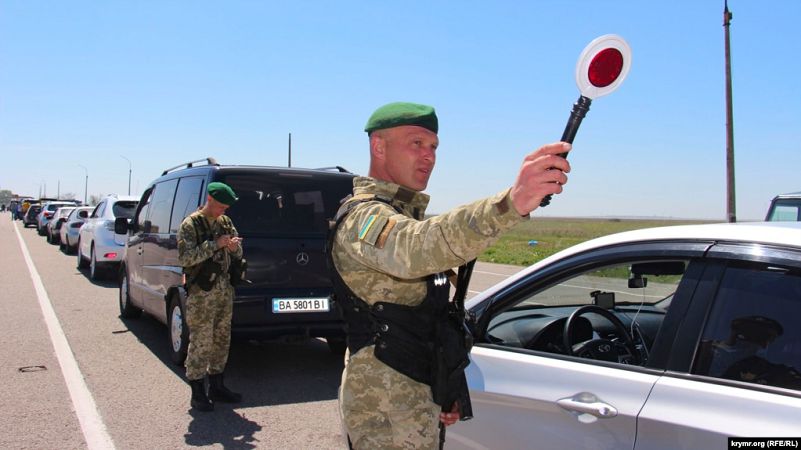 Херсонские пограничники в мае выявили более 50 граждан, нарушивших правила посещения Крыма