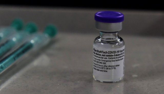 Херсонским депутатам и чиновникам будут делать прививку от  COVID-19 вакциной Pfizer