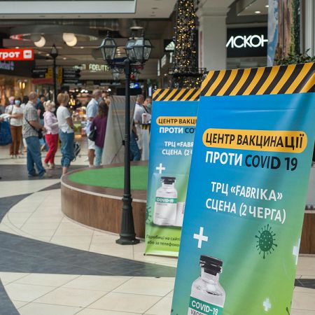 Центр вакцинации от коронавируса в ТРЦ Фабрика