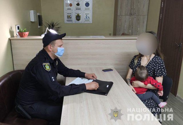 В Херсоне полицейские поместили в Кризисный центр мать с ребенком, которых выгнал сожитель