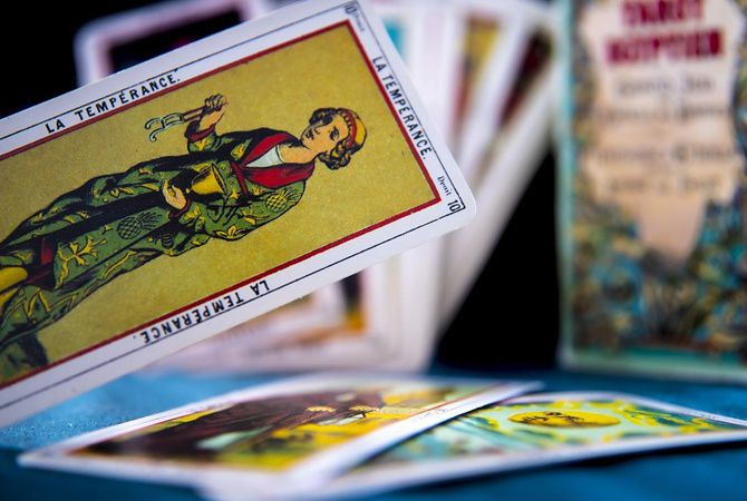 Пандемию коронавируса "напророчила" загадочная карточная игра