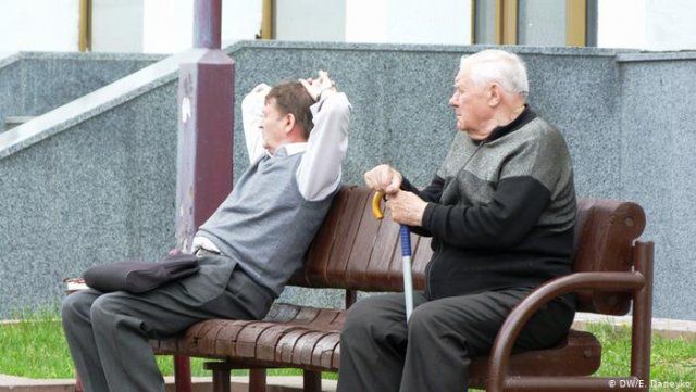 Пенсионный возраст для части украинцев уже подняли до 65 лет: кому придется работать дольше