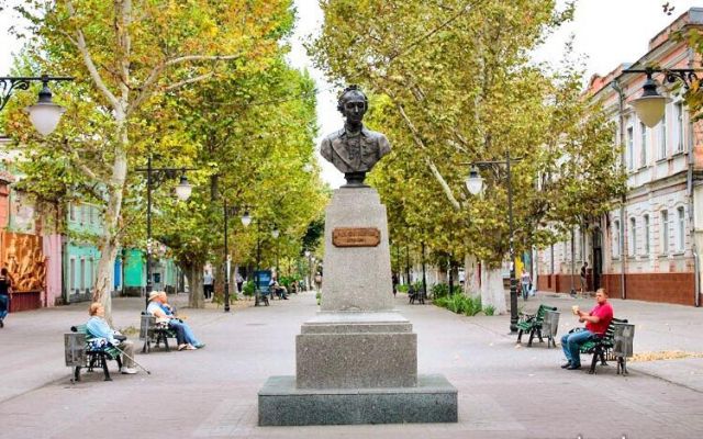 В Херсоне начинается работа по восстановлению улицы Суворова