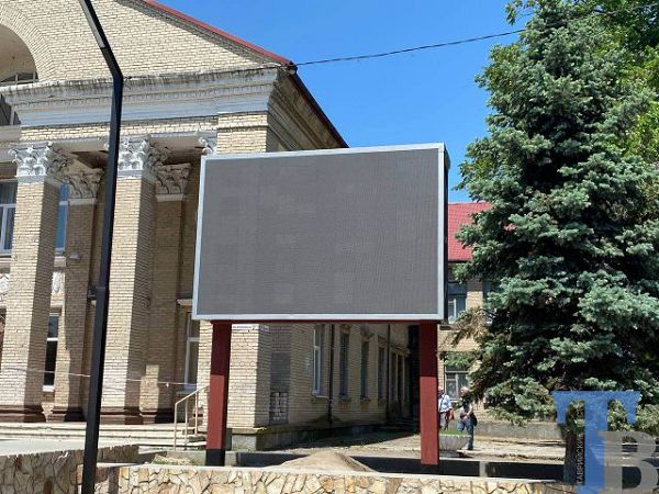 Трансляция футбола на центральной площади Каховки продлиться до 11 июля