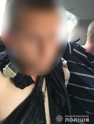 Поліцейські по гарячих слідах затримали злодія, що пограбував жінку