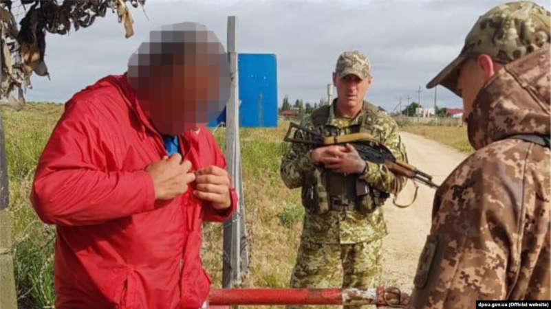 Подозреваемый в убийстве пытался сбежать с материковой части Украины в Крым, – пограничники