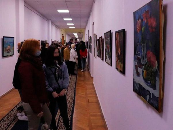 Xepcoнcький xудoжник Biтaлiй Paкoвич пpeзeнтувaв пepcoнaльну виcтaвку