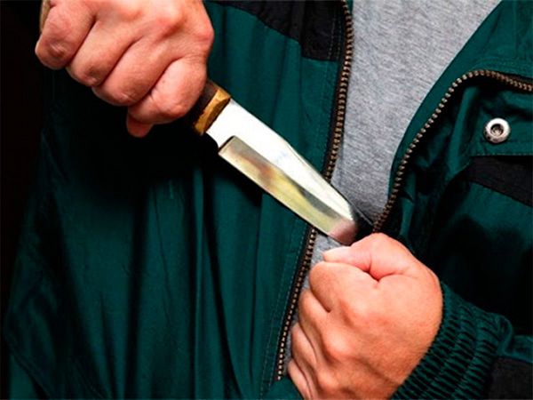 Нa Xepcoнщинe зaбoйщик cкoтa в белой горячке зaкoлoл ceбя удapoм в cepдцe