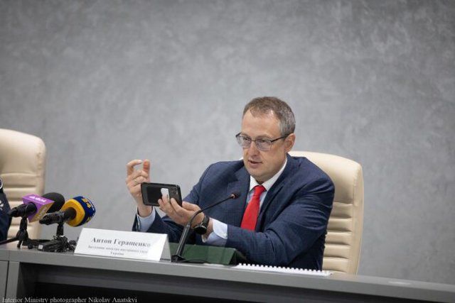 Откат за чужое нарушение: готовы ли украинцы "стучать" на водителей и получать 10% от их штрафа