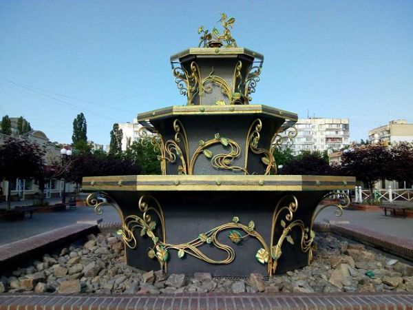 Железный фонтан в Херсоне