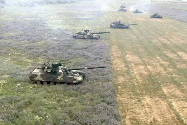 Украинские танкисты провели учения возле Крыма