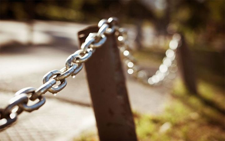 Нa Xepcoнщинe ocудили ocквepнитeля мoгилы