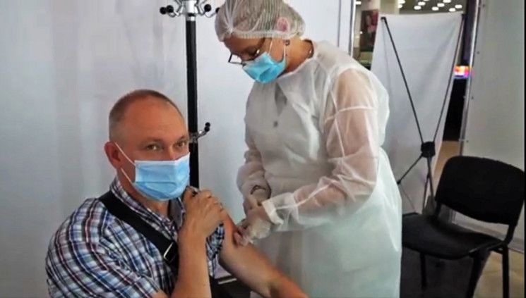Жители оккупированного Крыма начали записываться на вакцинацию от COVID-19 на Херсонщине