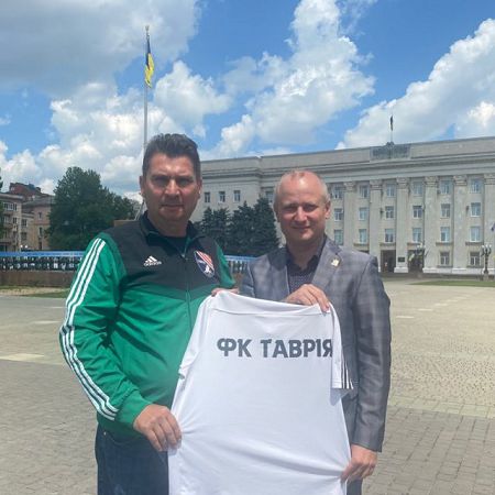 Главным тренером футбольного клуба «Таврия» Симферополь официально назначен Сергей Пучков
