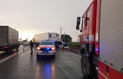 Рятувальникам Херсонщини довелося спецінструментами діставати тіло загиблого водія